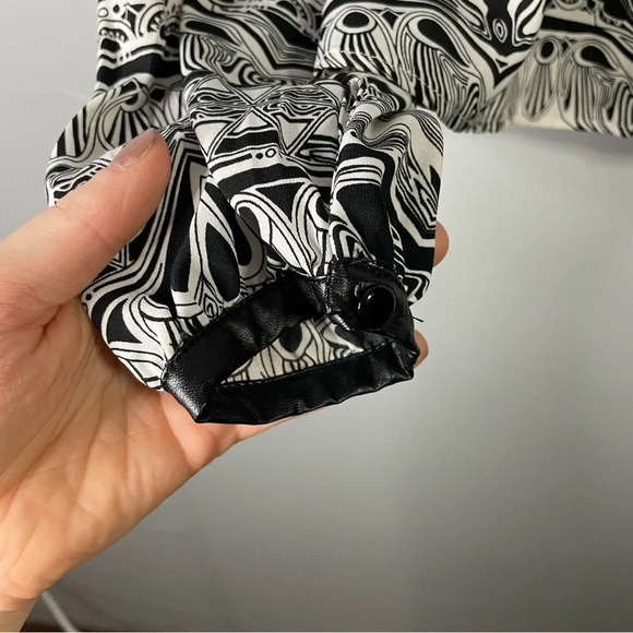 DO+BE Boho Cold Shoulder Open Shoulder Patterned Blouse Size Small Black & White - Picture 5 of 7